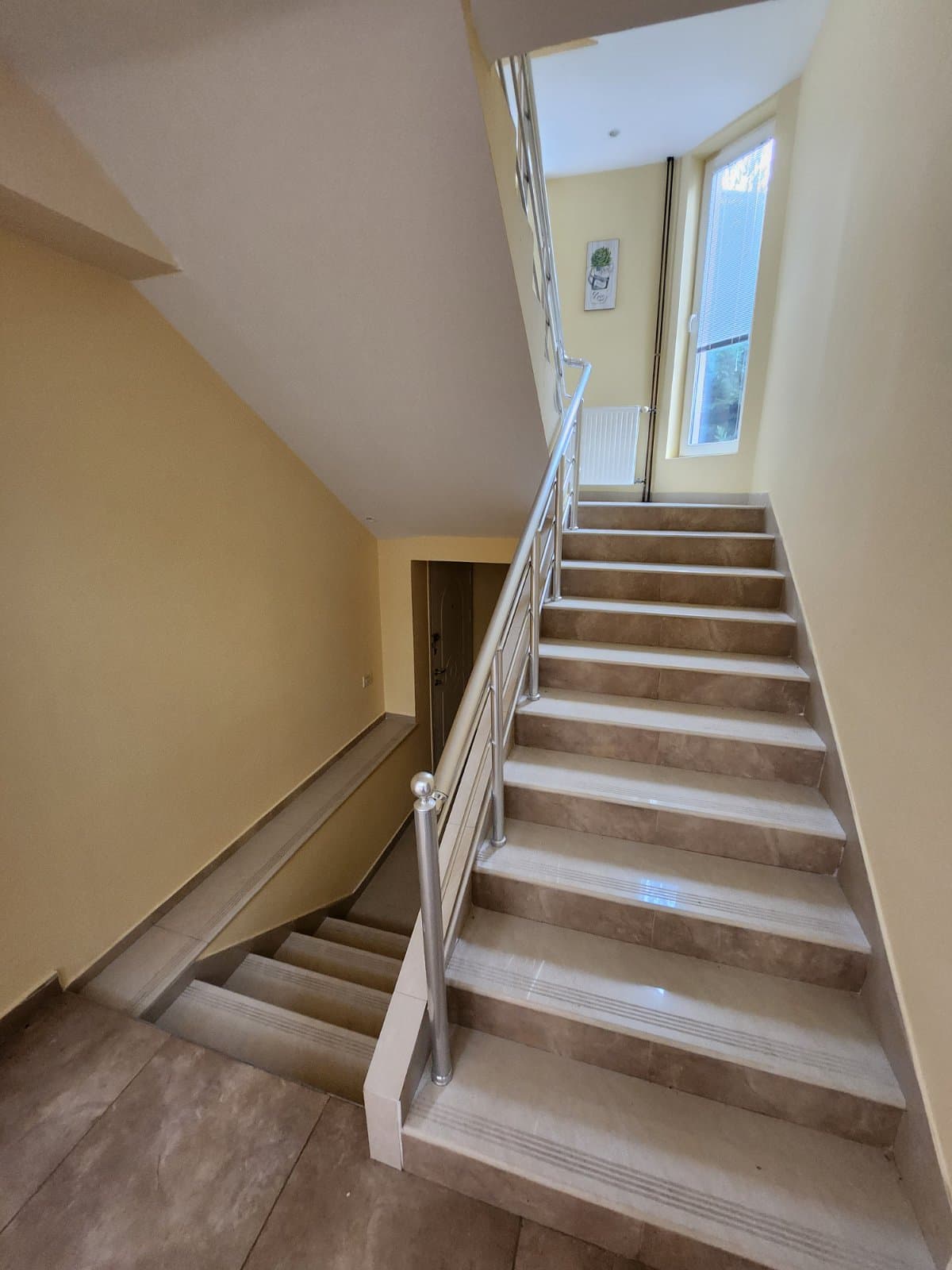 Spacious house 400m² in Crnice - For Rent - Crniche - Image 10