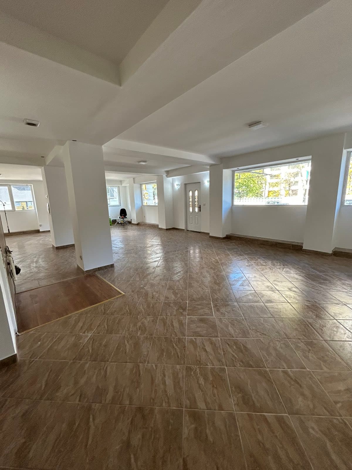 Се изнајмува деловен простор во Центар - За Изнајмување - Центар - Слика 1