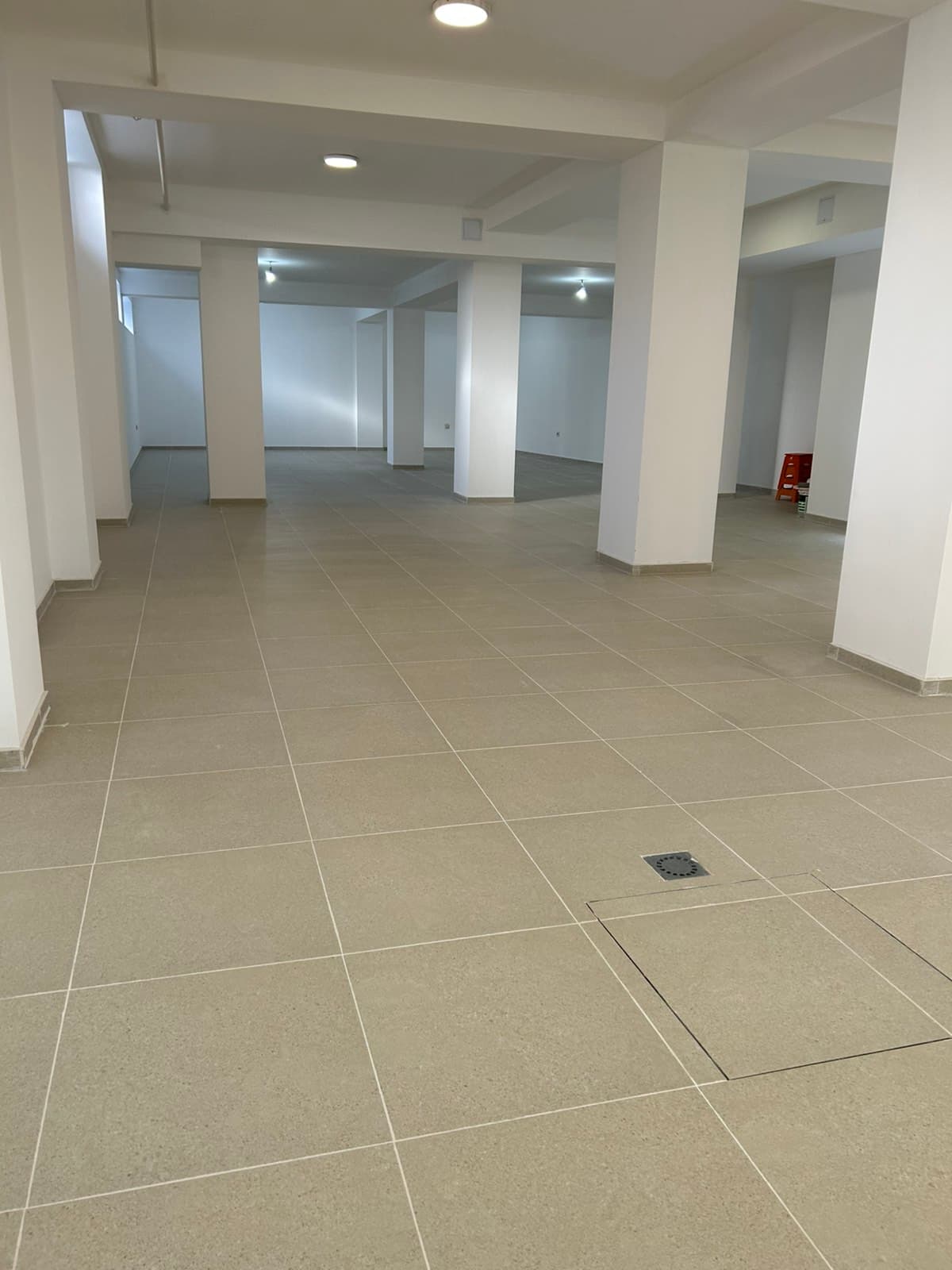 Се изнајмува деловен простор во Центар - За Изнајмување - Центар - Слика 2