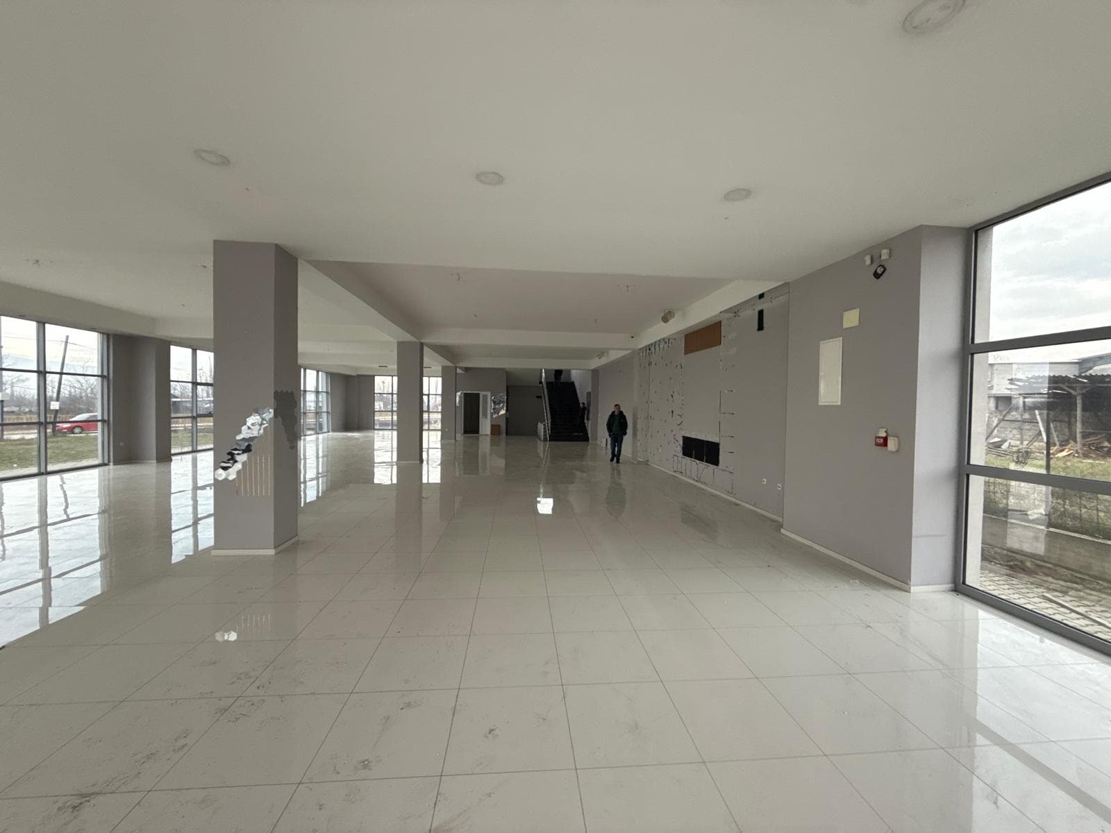 Деловен објект на одлична локација во Драчево - За Изнајмување - Кисела Вода - Слика 11