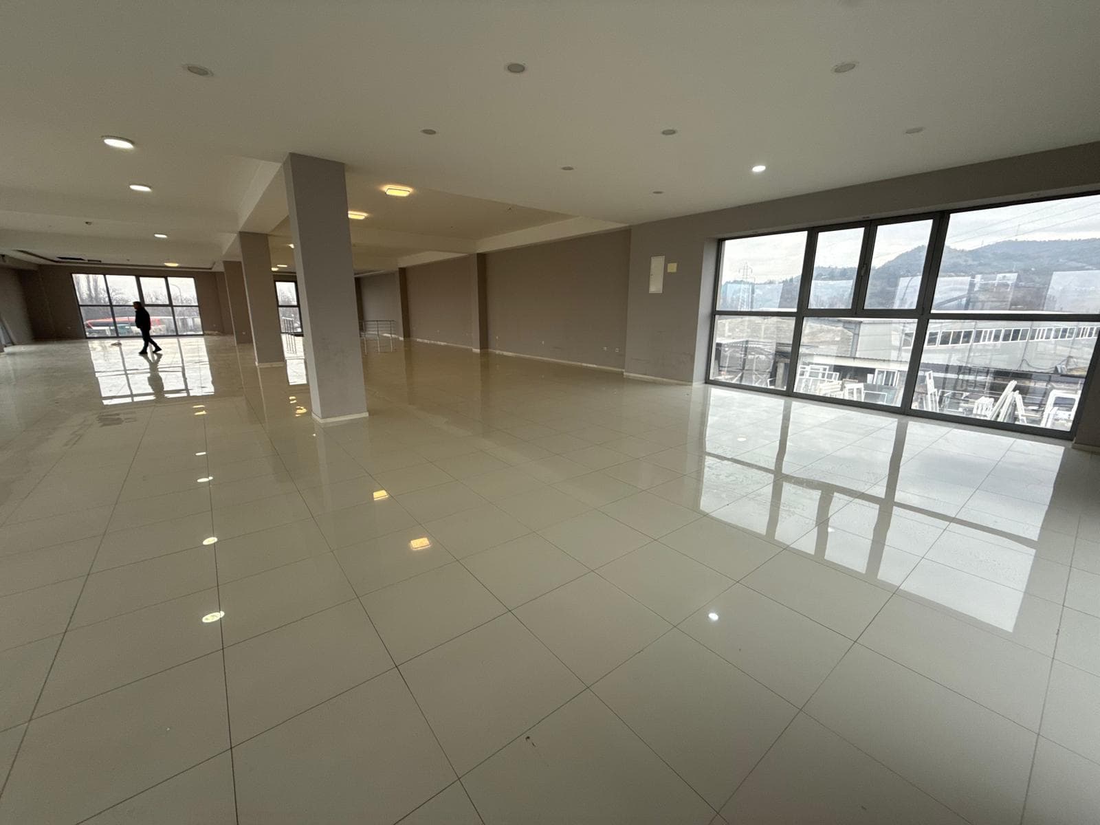 Деловен објект на одлична локација во Драчево - За Изнајмување - Кисела Вода - Слика 17