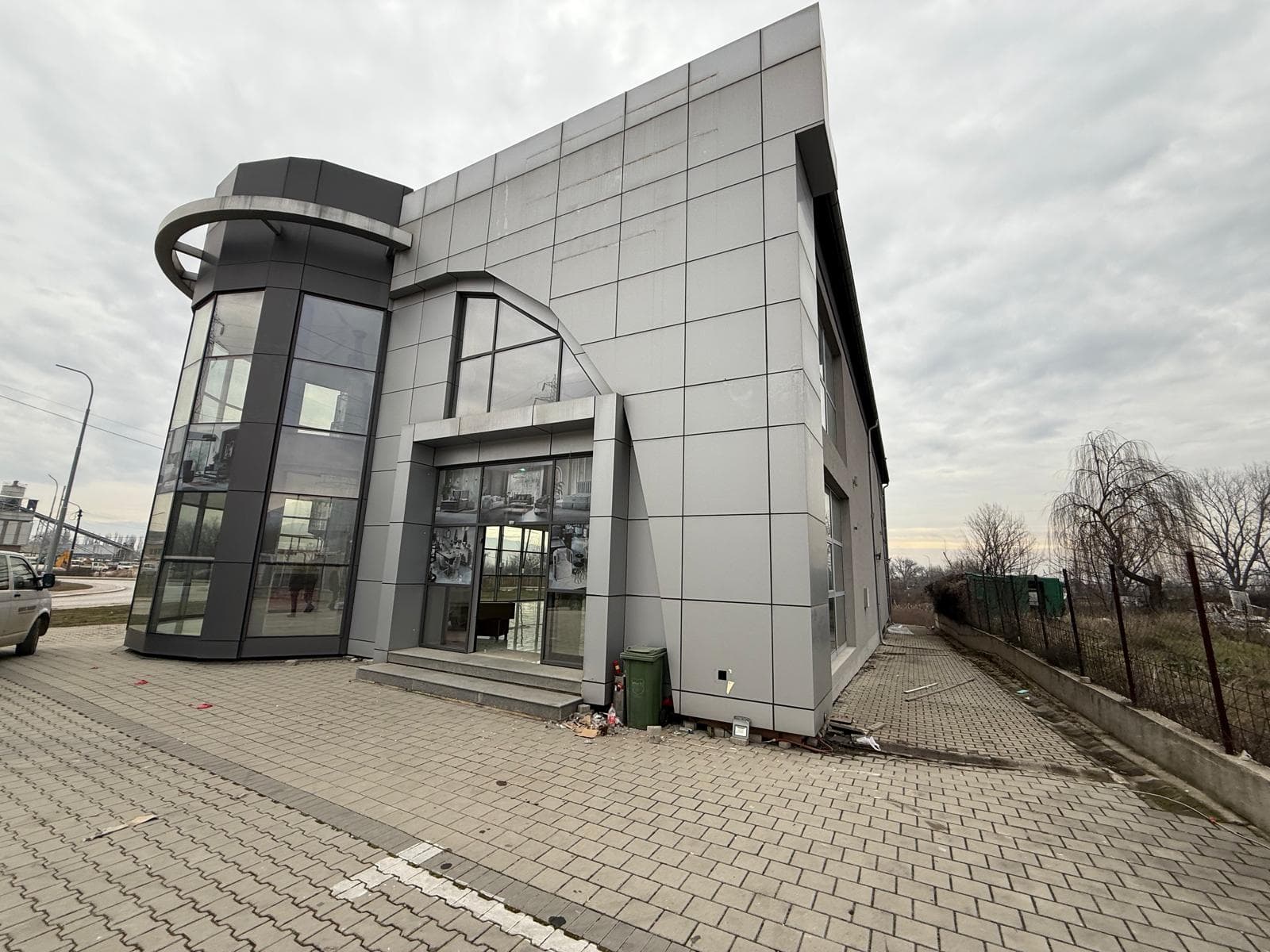 Деловен објект на одлична локација во Драчево - 2