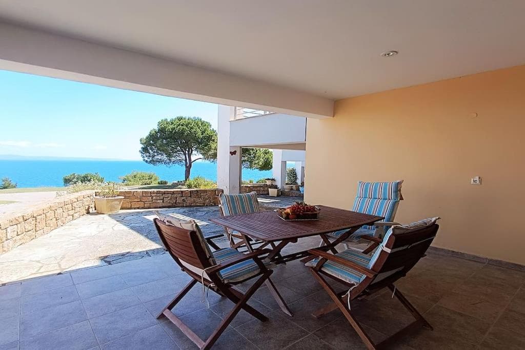 Four Bedroom maisonette in Afytos - For Rent - Greece