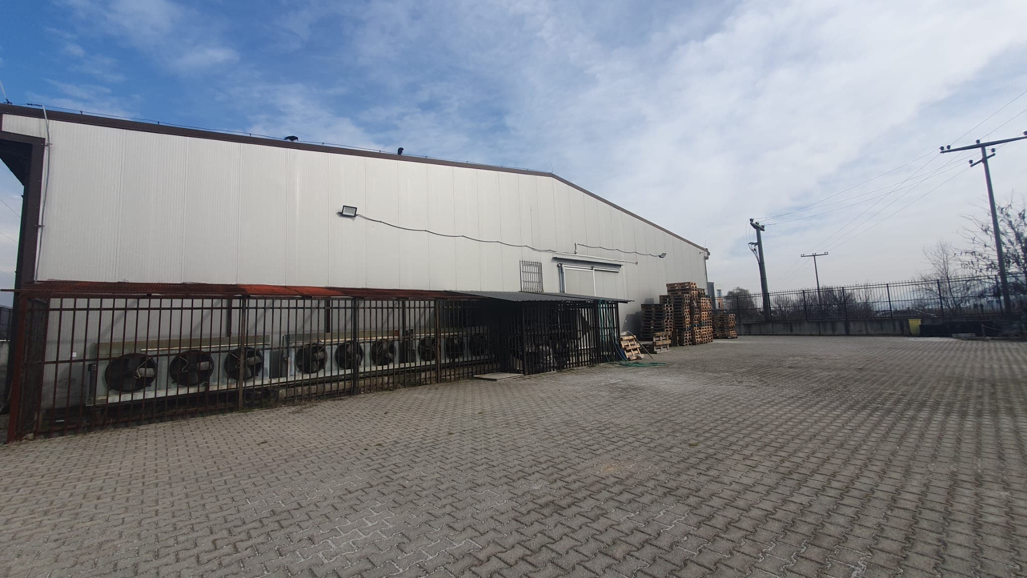 Магацин од 950м2 во индустриска зона Визбегово - За Изнајмување - Бутел - Слика 6