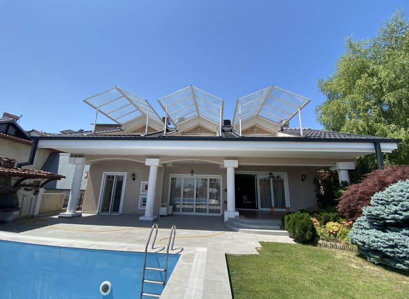 Beautiful house with spacious yard with swimming pool - For Sale - Crniche