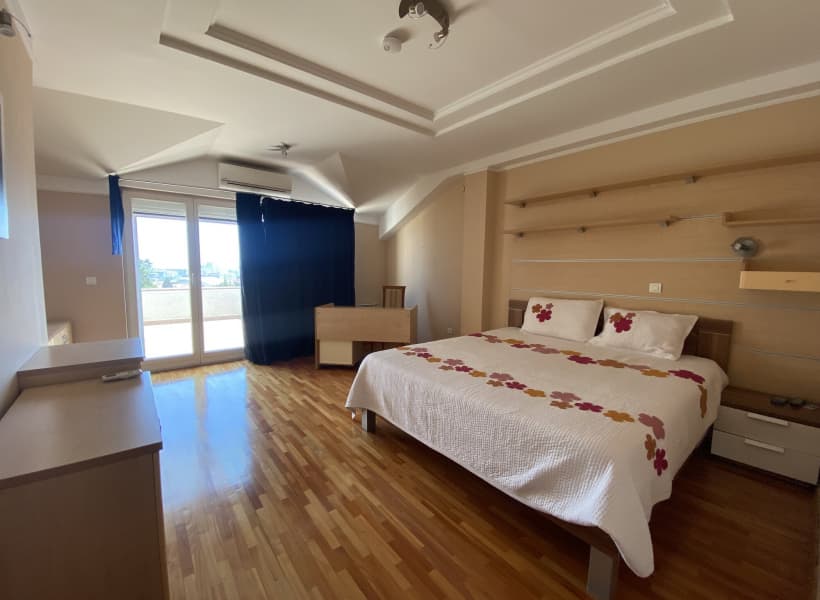 Beautiful house with spacious yard with swimming pool - For Sale - Crniche - Image 12