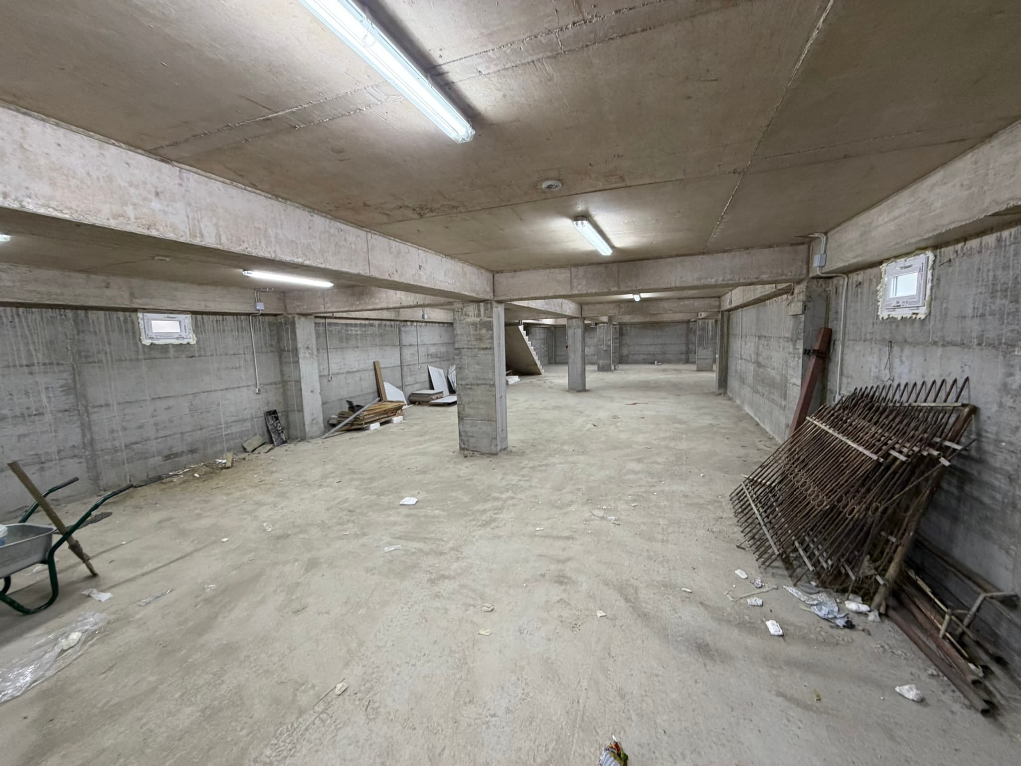 Нов деловен и магацински простор во Илинден - За Изнајмување - Илинден - Слика 13