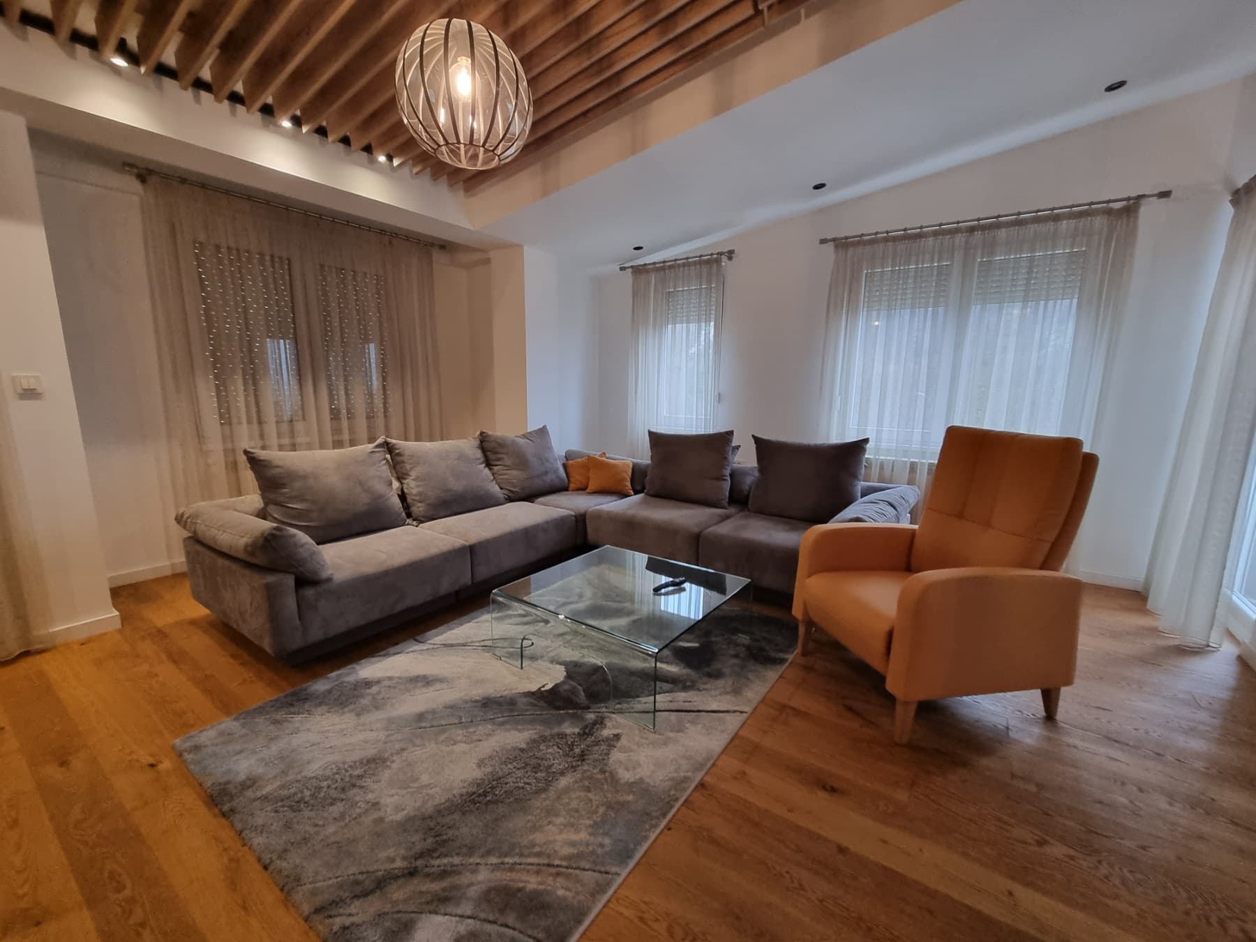 Модерен стан 100м2 на Водно - За Изнајмување - Водно