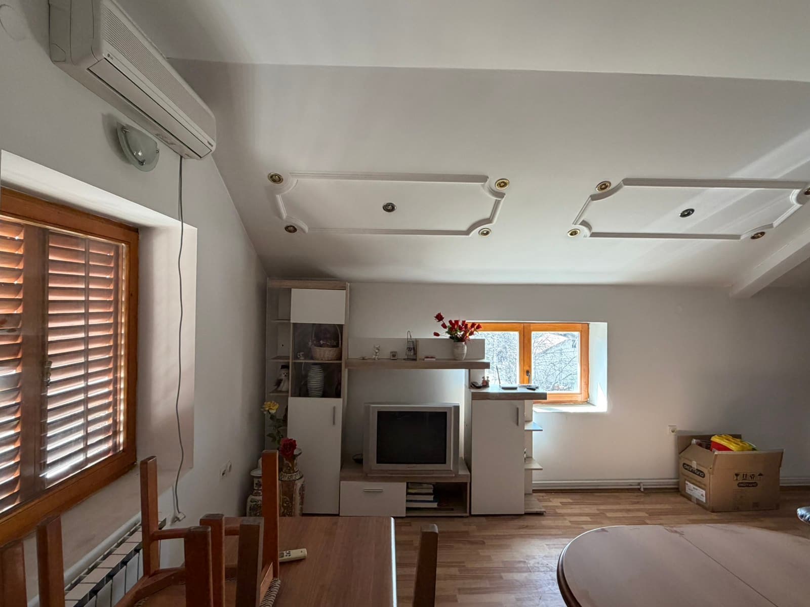 Kуќа 276м2 во Визбегово - За Продажба - Петровец - Слика 4
