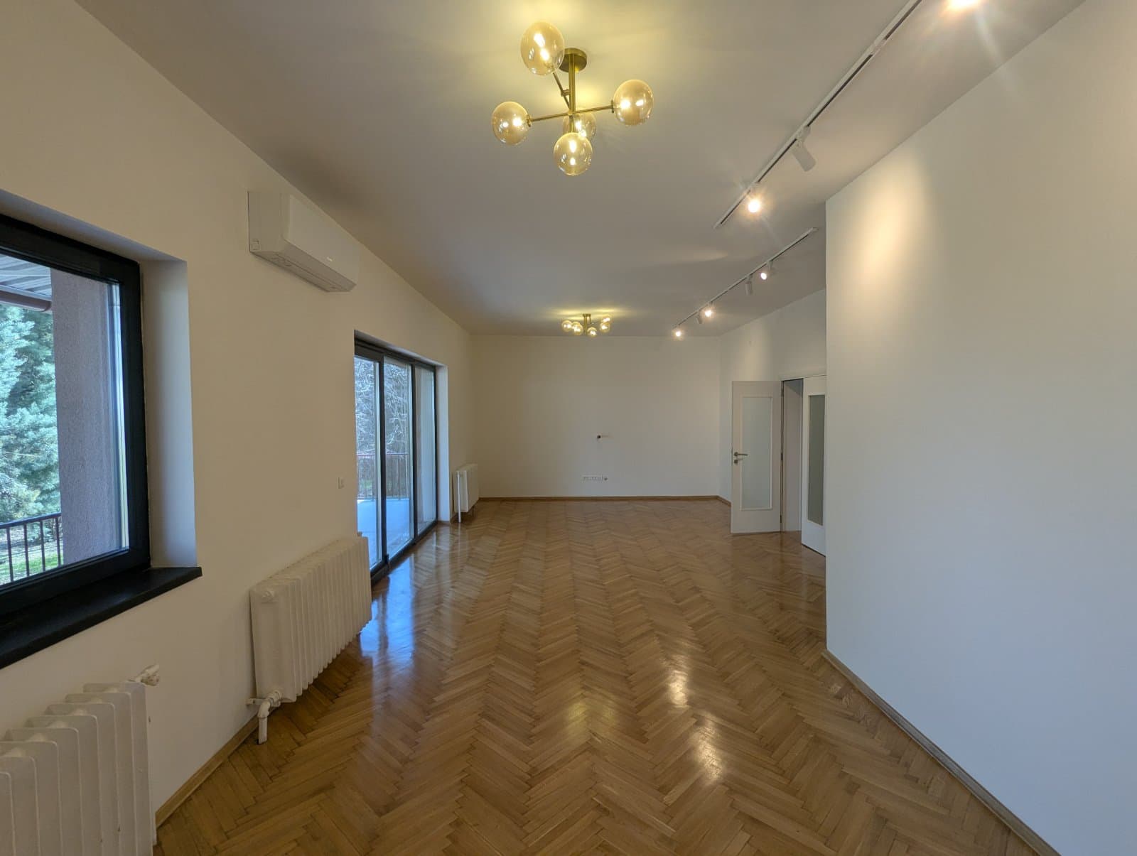 Се изнајмува деловен простор на Водно - 2