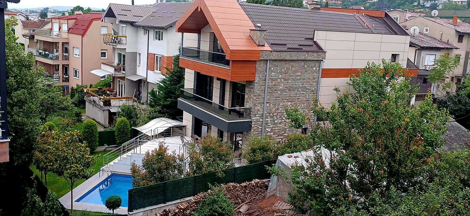 House 560m² in Crniche - For Rent - Crniche