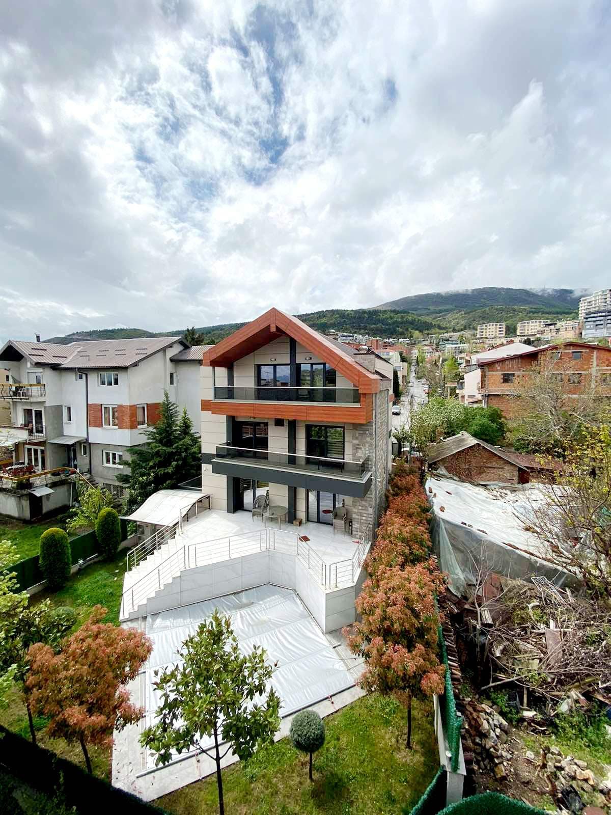 House 560m² in Crniche - 2