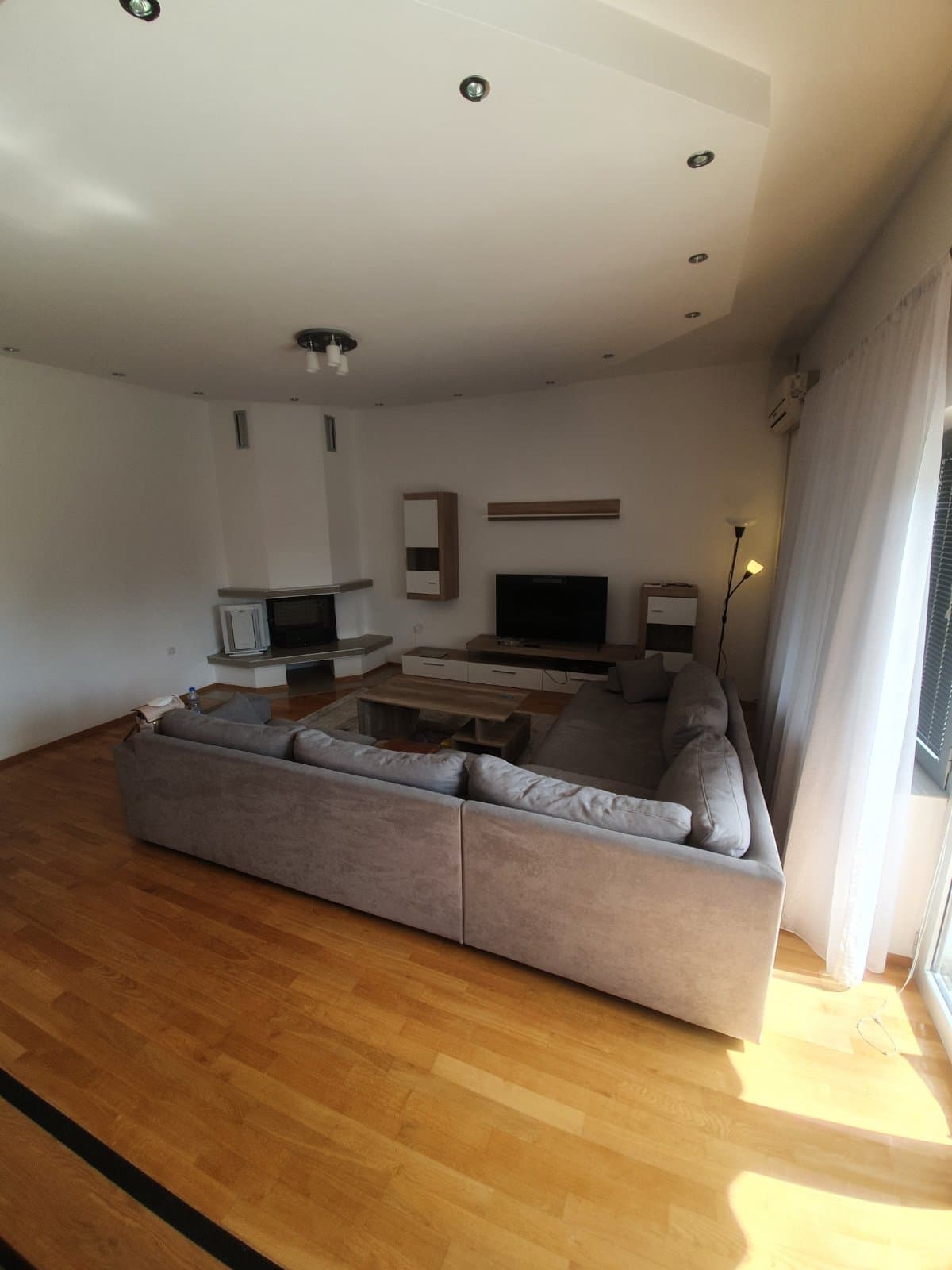 House 300m² in Bardovci - 2