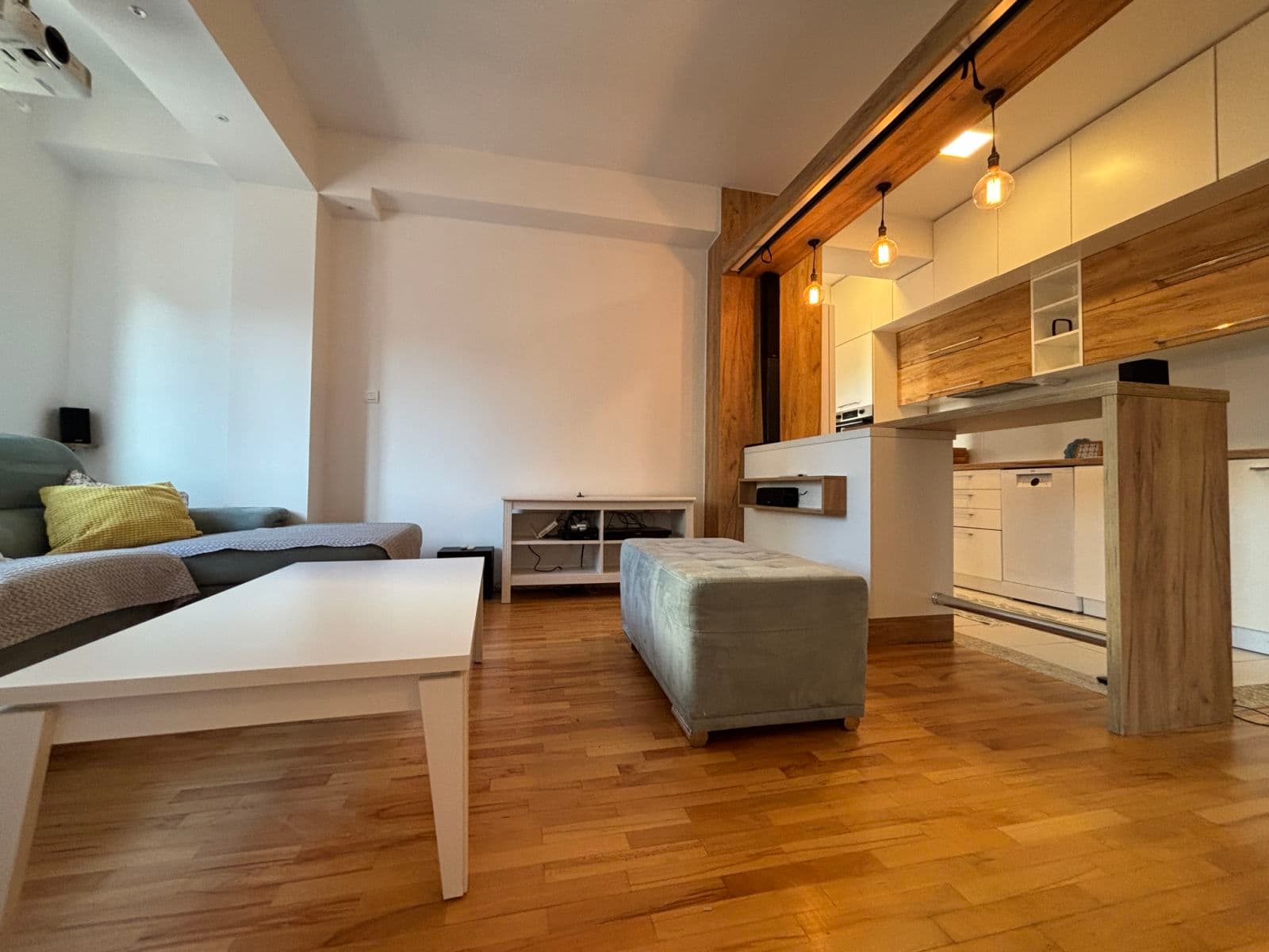 Стан 64м2 во Центар - За Изнајмување - Центар - Слика 5