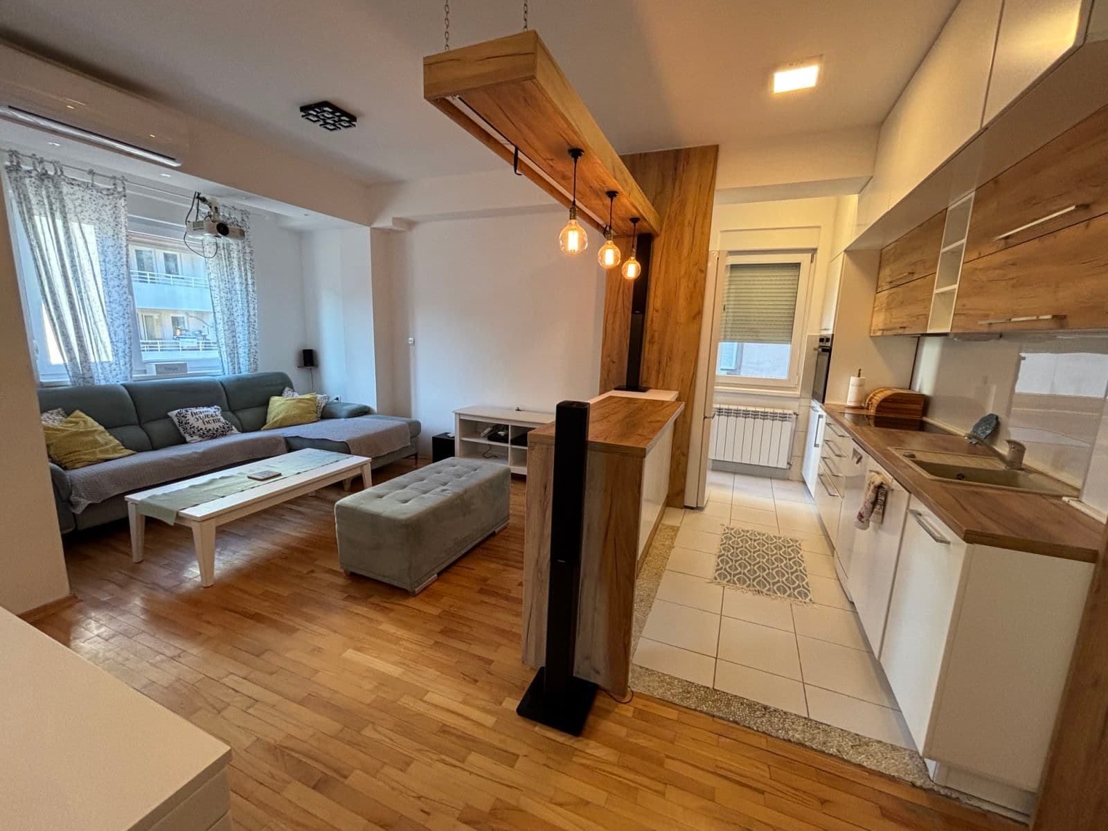 Стан 64м2 во Центар - За Изнајмување - Центар - Слика 1