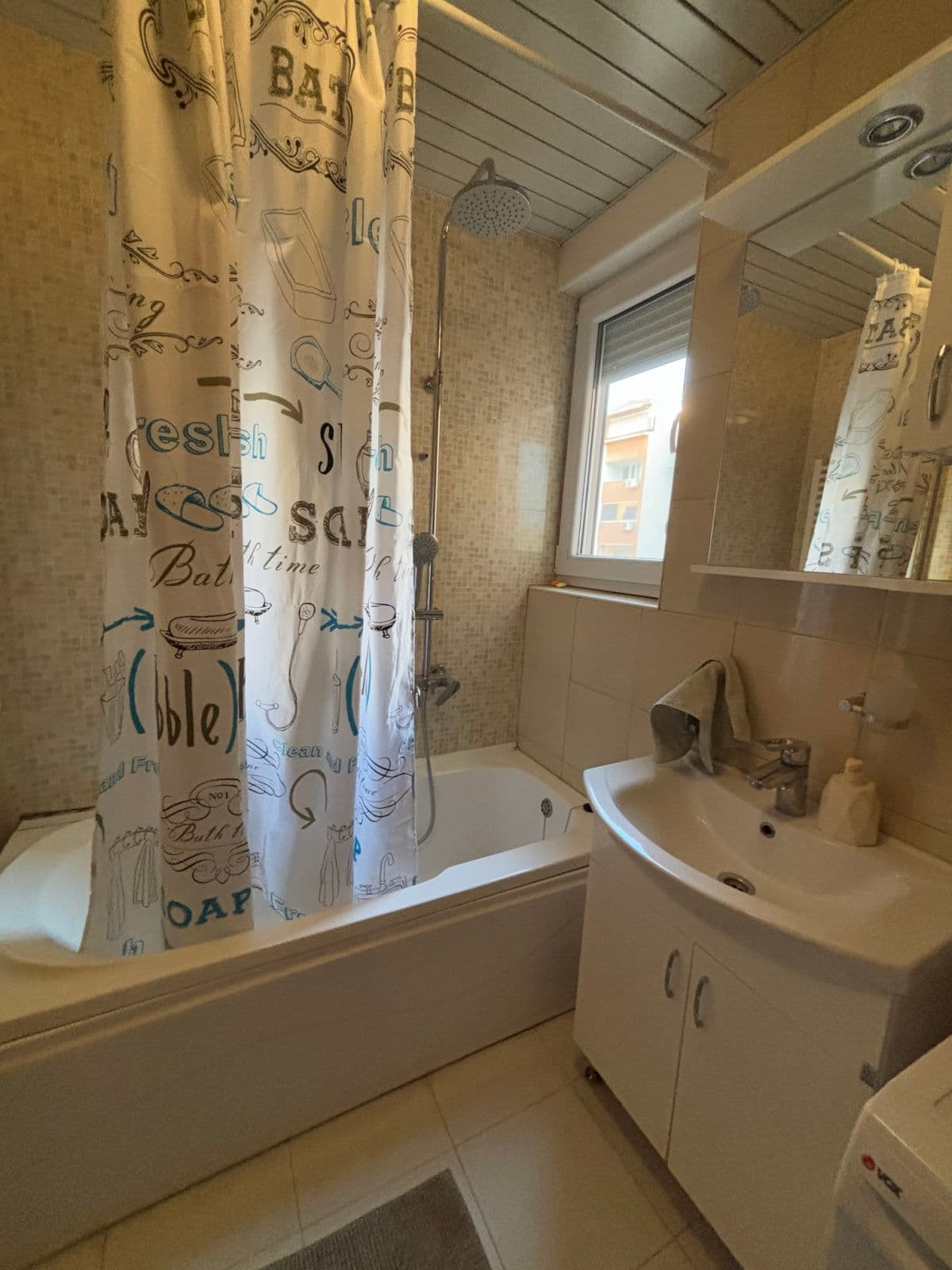 Стан 64м2 во Центар - За Изнајмување - Центар - Слика 12