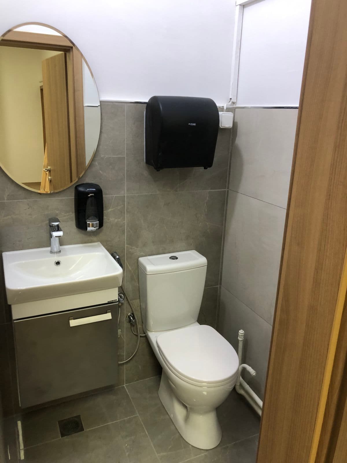 Се изнајмува деловен простор во Центар - За Изнајмување - Центар - Слика 11