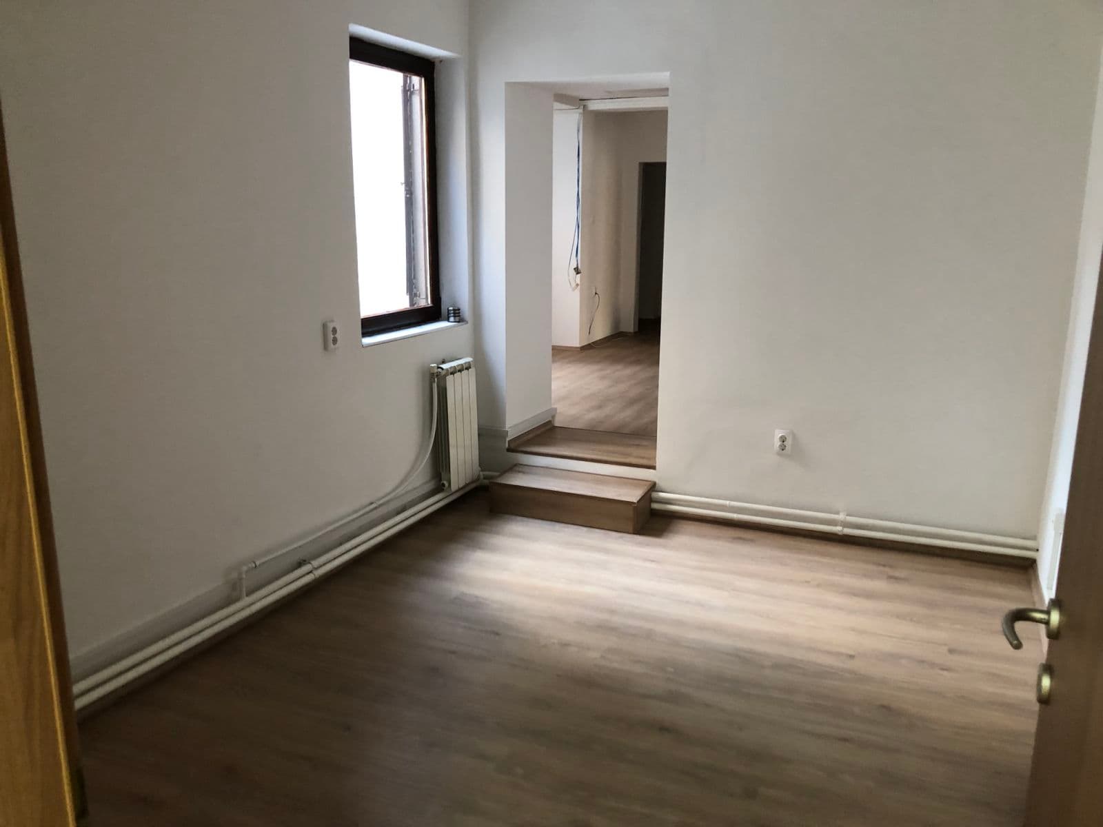 Се изнајмува деловен простор во Центар - За Изнајмување - Центар - Слика 3