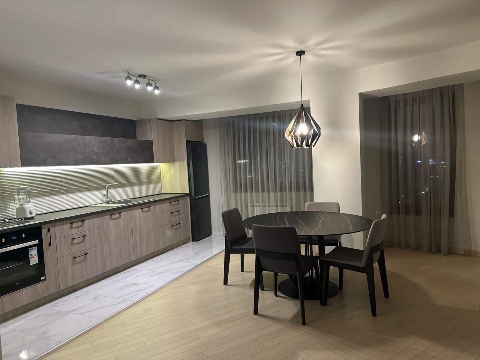 Комплетно опремен стан 135м2 во Flatiron - 2