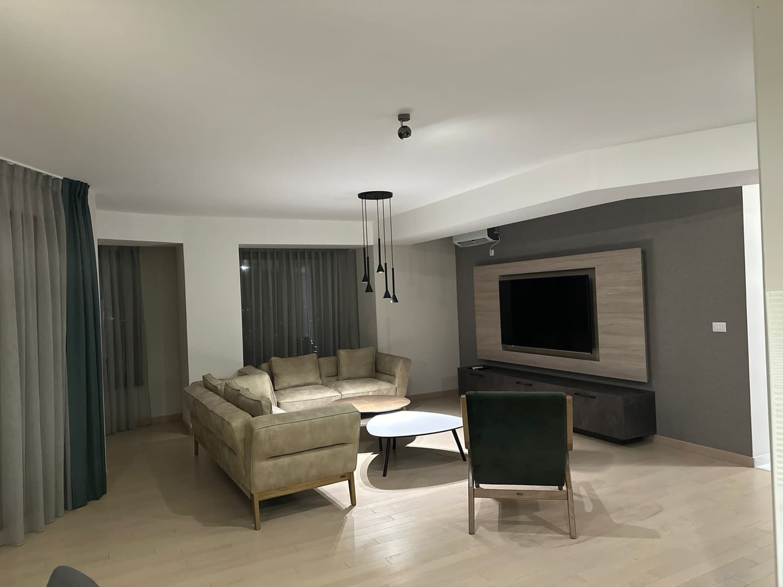 Комплетно опремен стан 135м2 во Flatiron - За Изнајмување - Кисела Вода