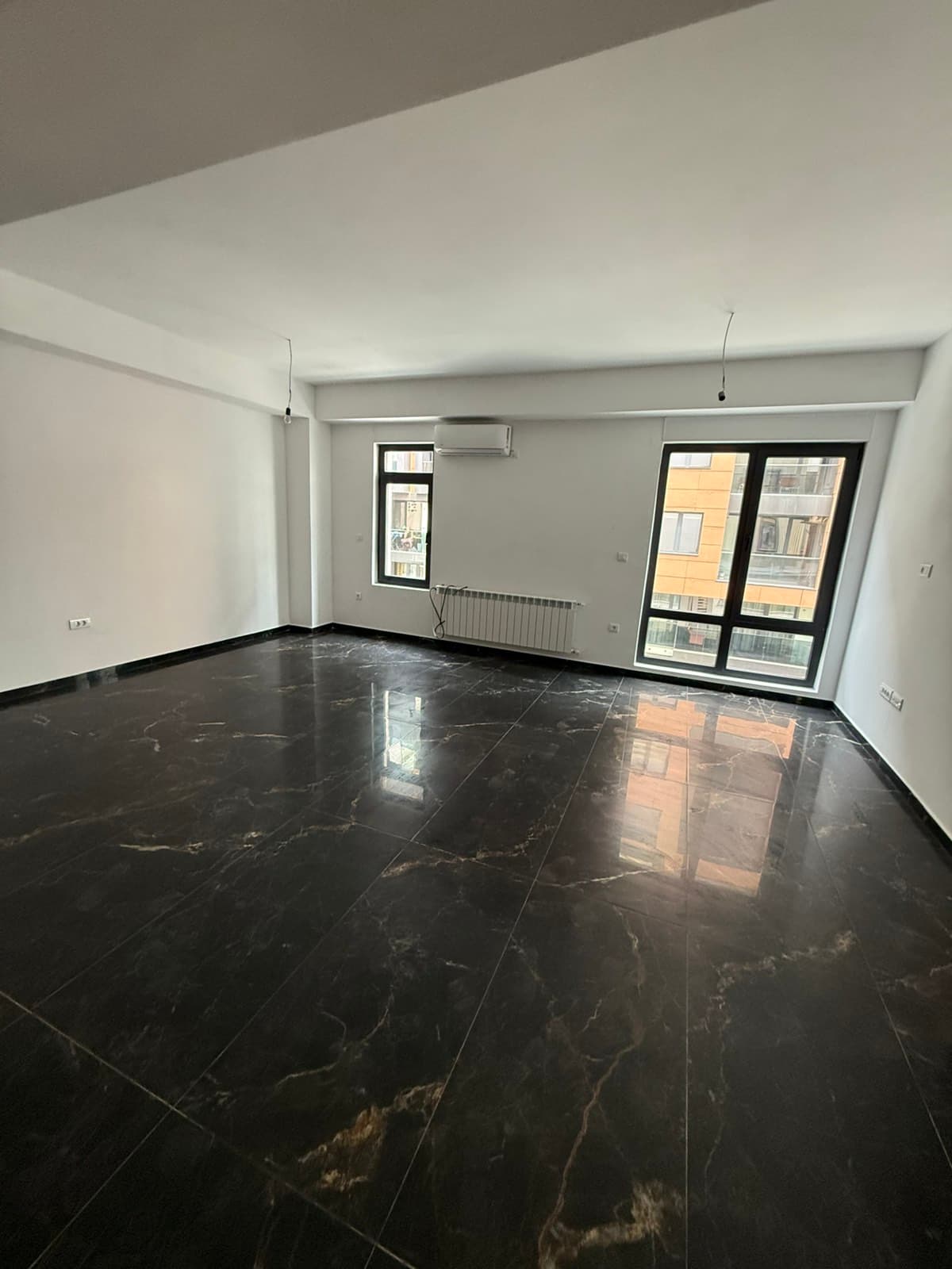 Се изнајмува деловен простор во Центар - 2