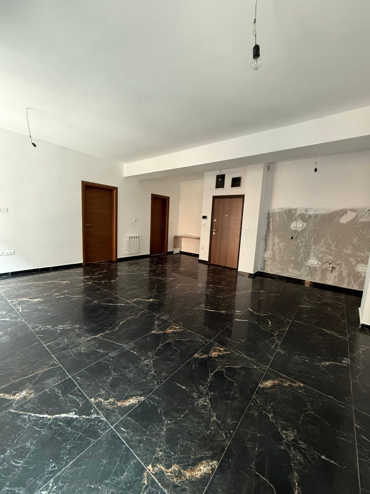 Се изнајмува деловен простор во Центар - 3