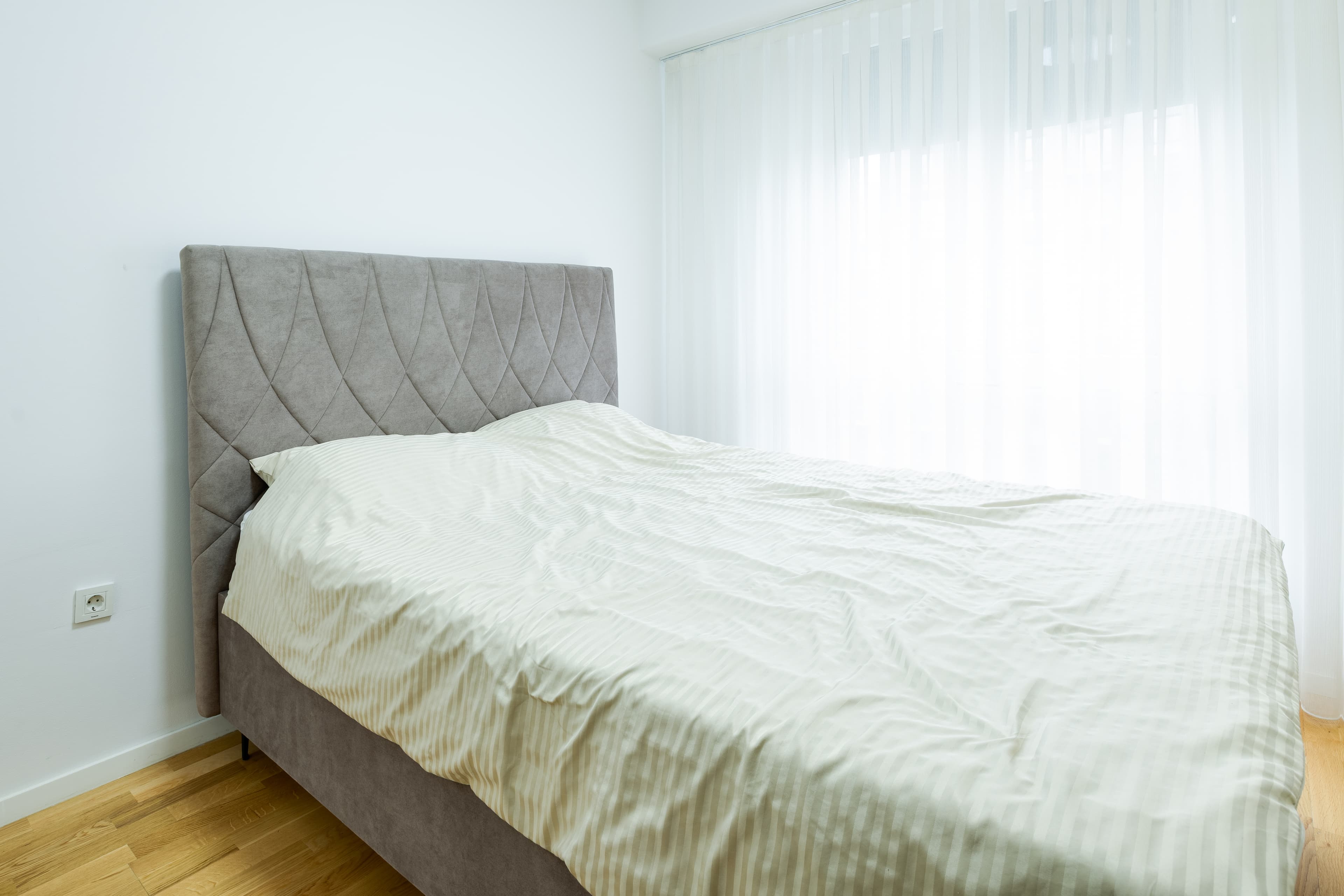 Стилски уреден стан во East Gate - За Изнајмување - Гази Баба - Слика 12