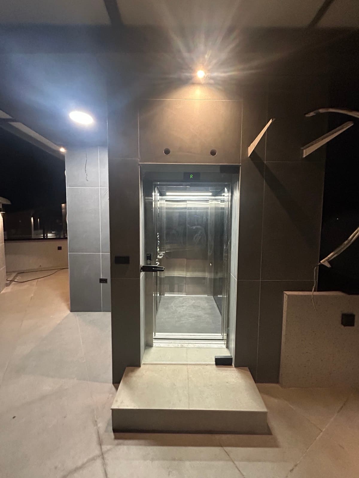 Пентхаус со rooftop тераса во Дебар Маало - За Продажба - Центар - Слика 11