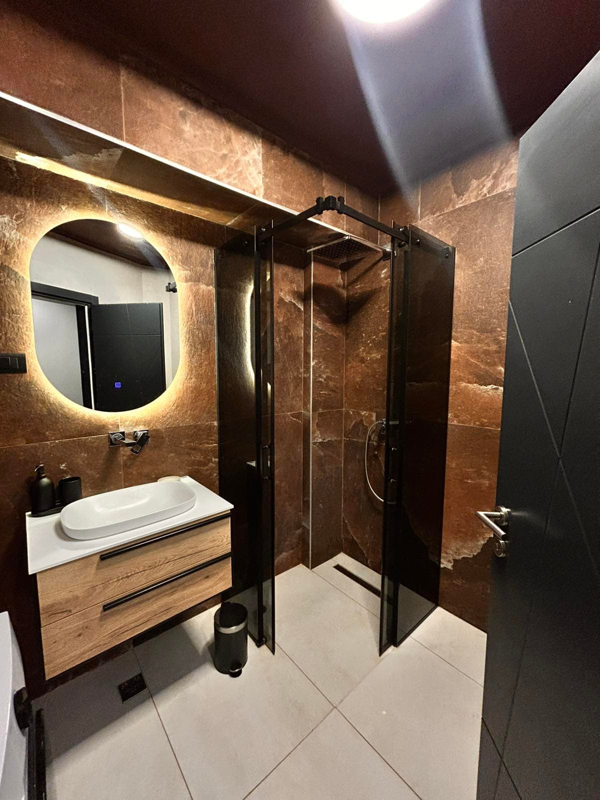 Пентхаус со rooftop тераса во Дебар Маало - За Продажба - Центар - Слика 8