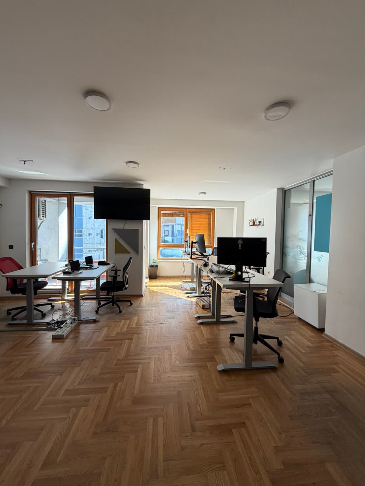 Се изнајмува деловен простор во Центар - За Изнајмување - Центар - Слика 4