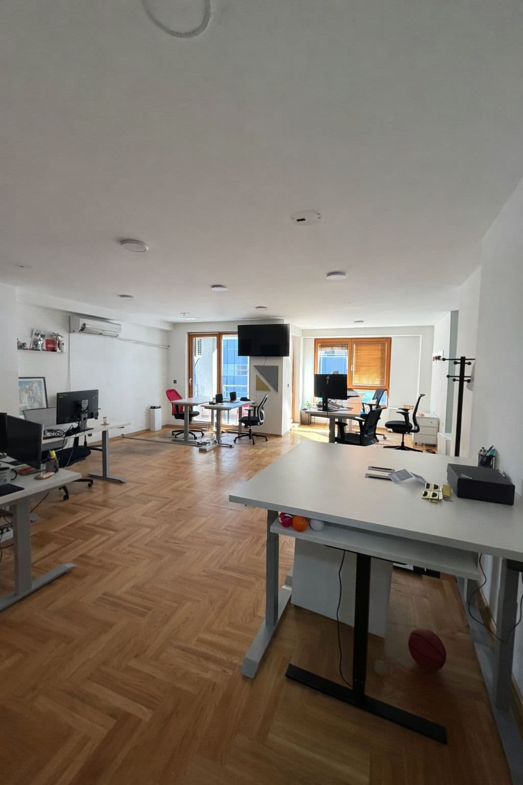 Се изнајмува деловен простор во Центар - 3