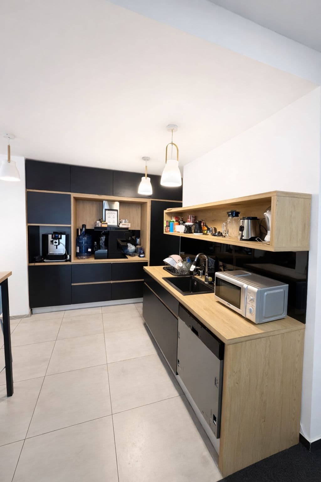 Се изнајмува деловен простор во Центар - За Изнајмување - Центар - Слика 8