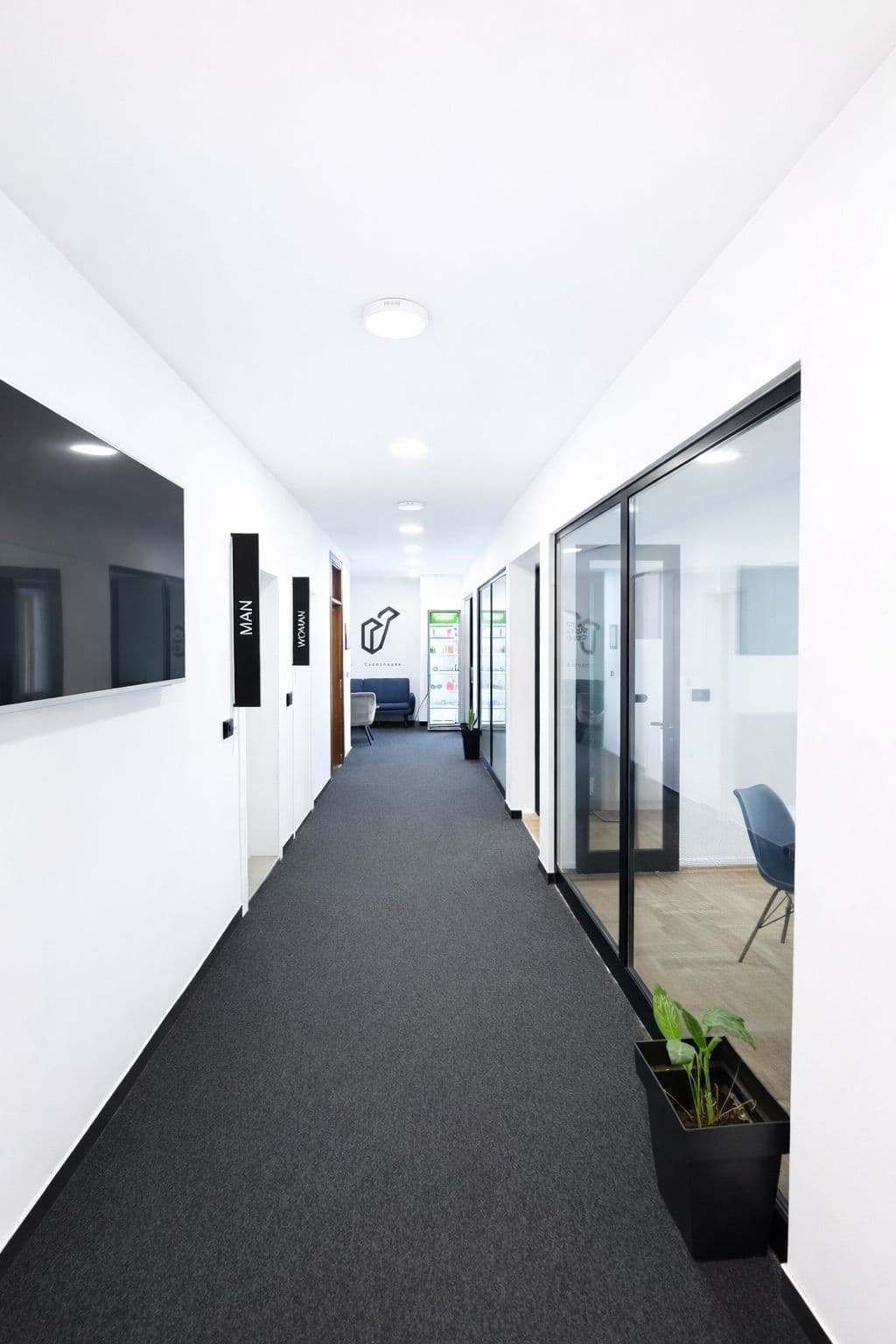 Се изнајмува деловен простор во Центар - За Изнајмување - Центар