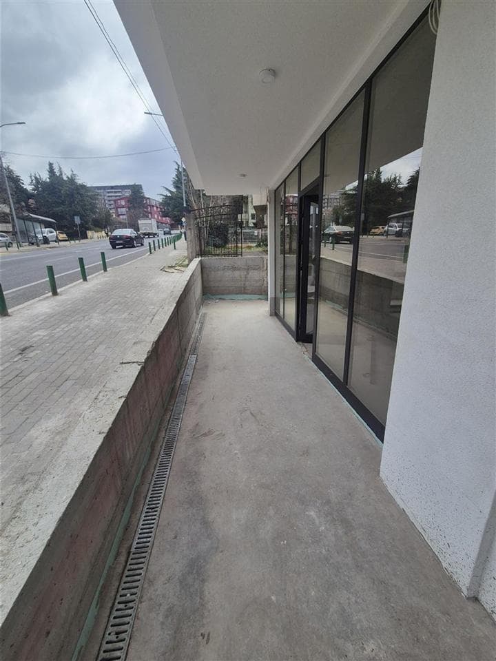 Се изнајмува деловен објект на Водно - 3