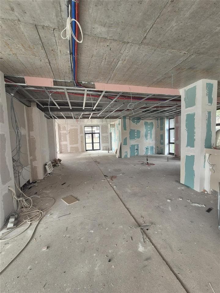 Се изнајмува деловен објект на Водно - 2