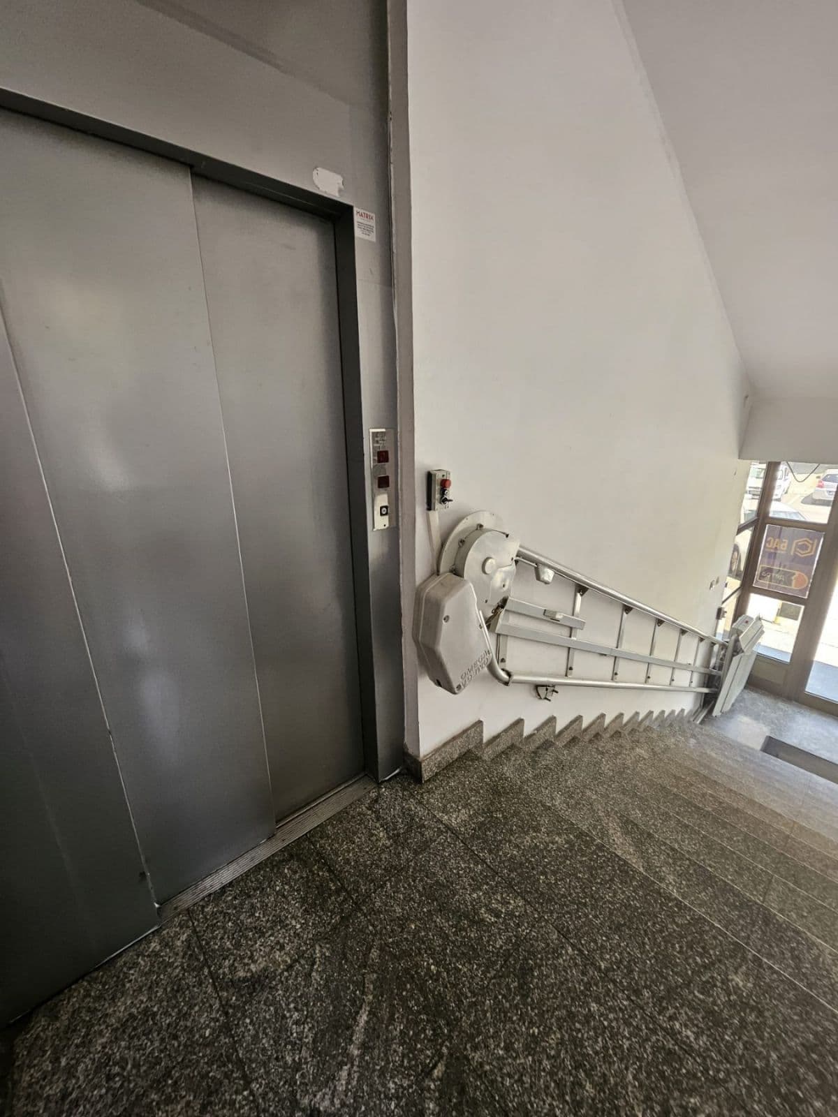 Се изнајмува деловен простор во Аеродром - За Изнајмување - Аеродром - Слика 12