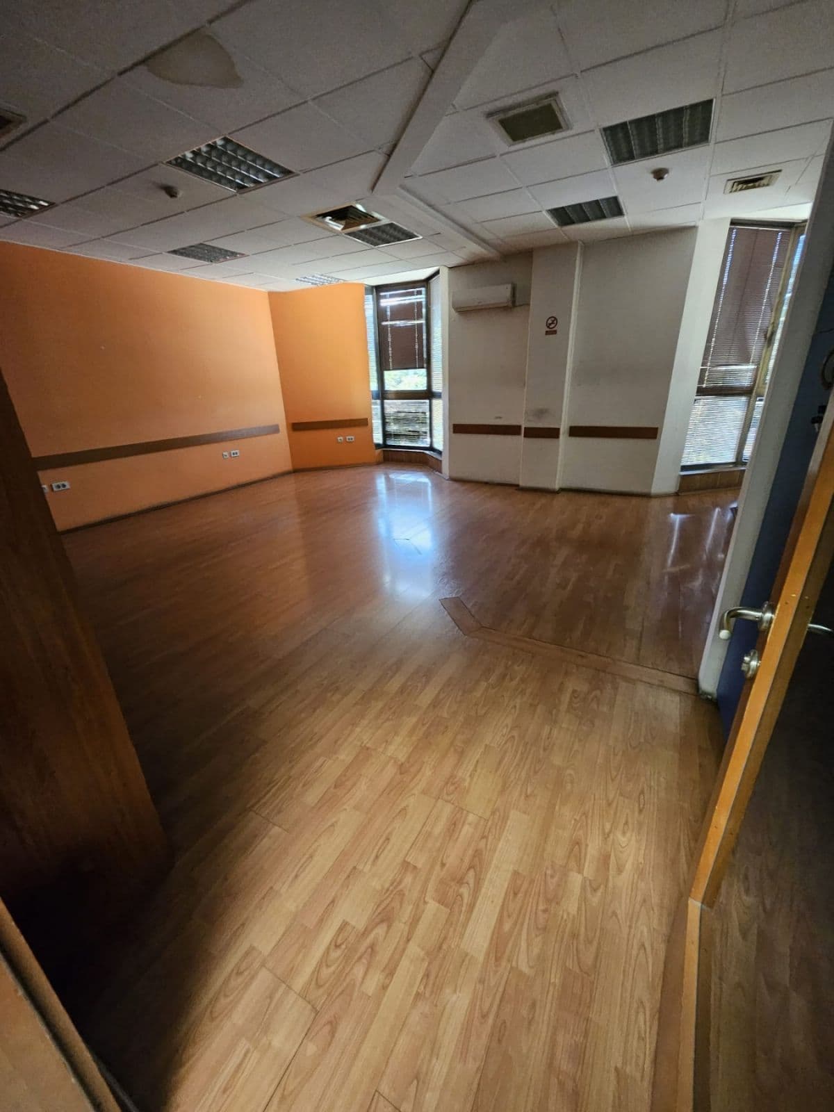 Се изнајмува деловен простор во Аеродром - 2