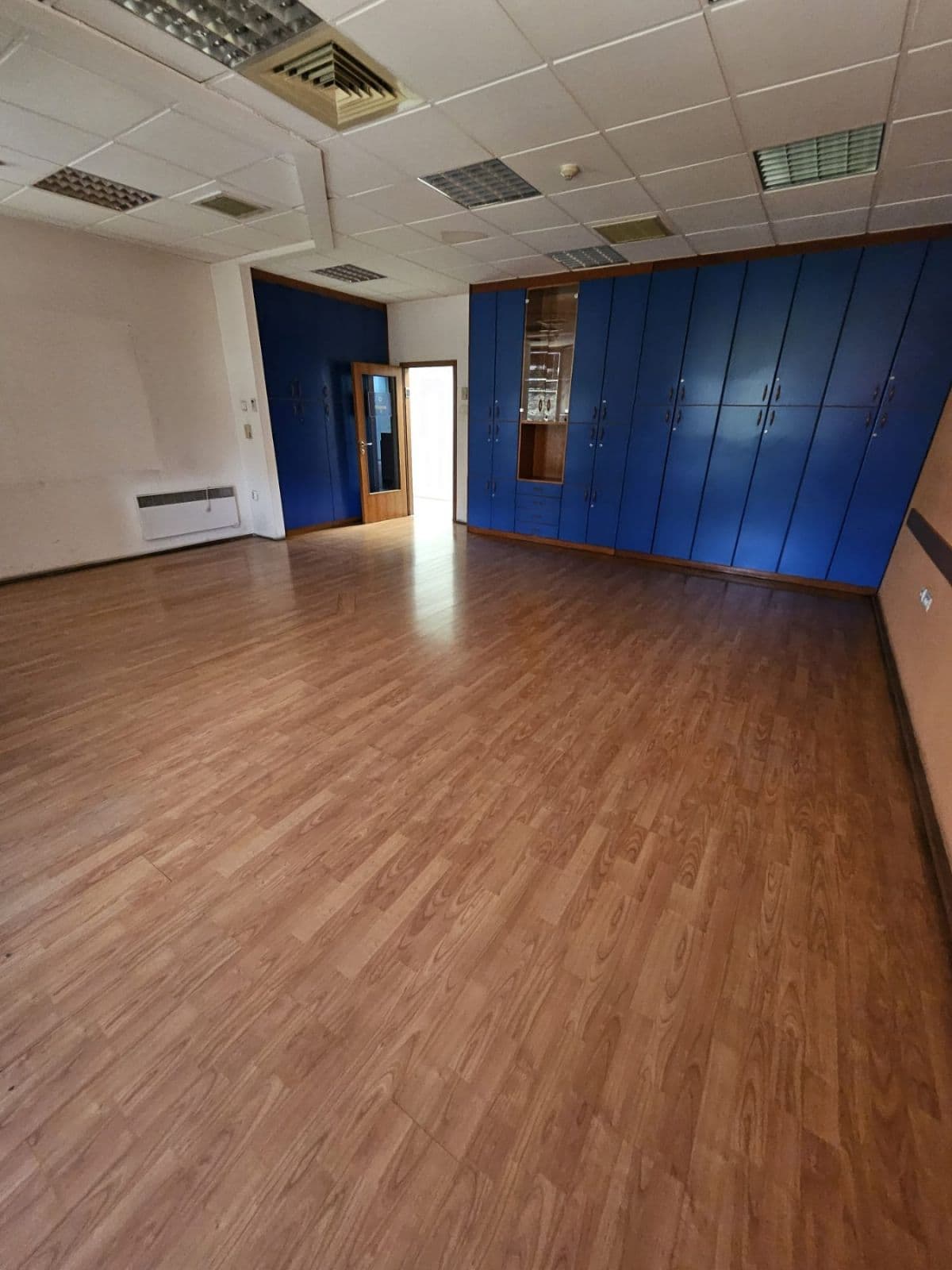 Се изнајмува деловен простор во Аеродром - 3