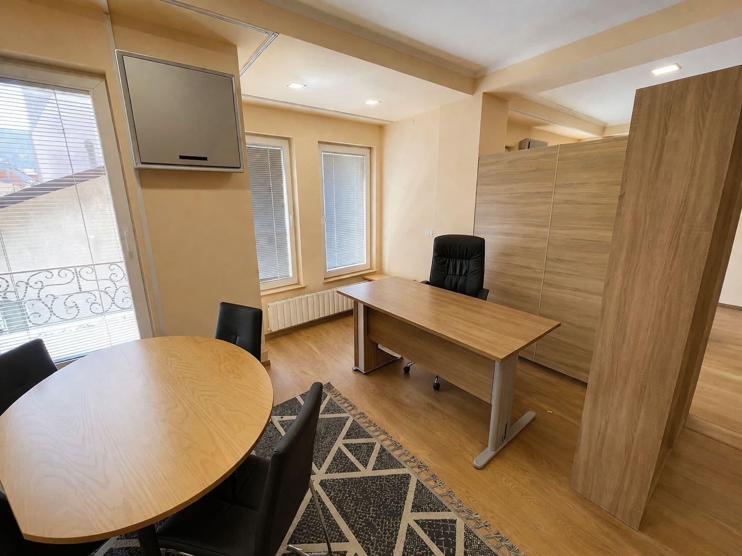 Се изнајмува деловен простор во Центар - За Изнајмување - Центар - Слика 4