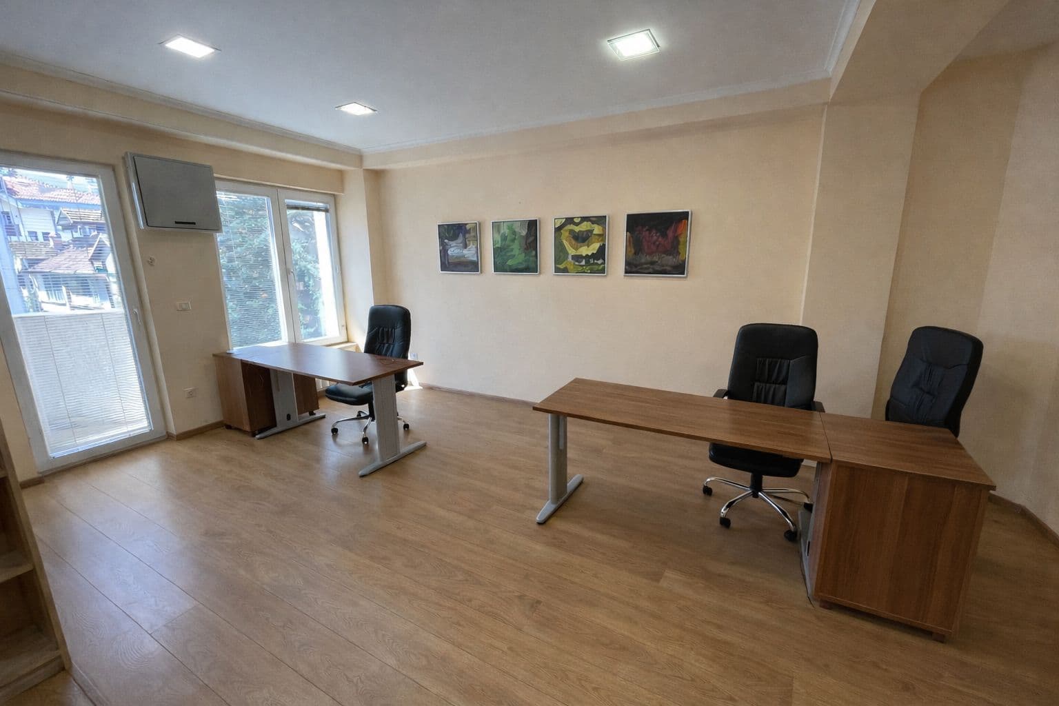 Се изнајмува деловен простор во Центар - 3