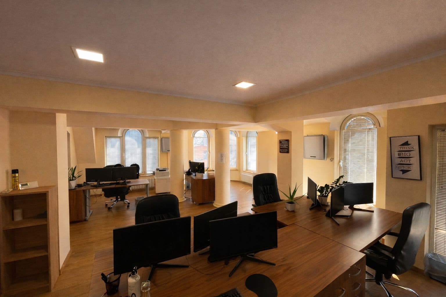 Се изнајмува деловен простор во Центар - За Изнајмување - Центар - Слика 5