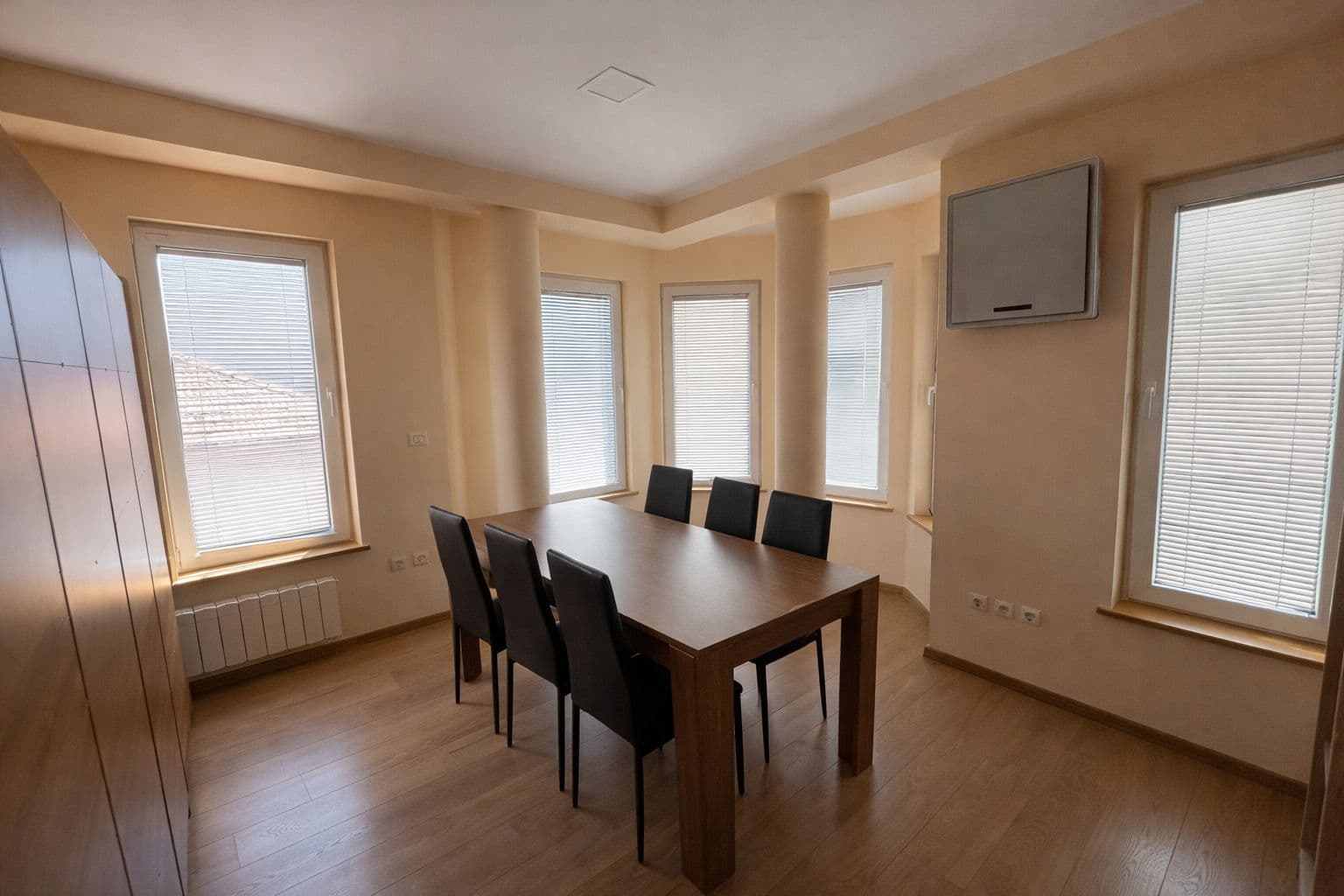 Се изнајмува деловен простор во Центар - За Изнајмување - Центар - Слика 8