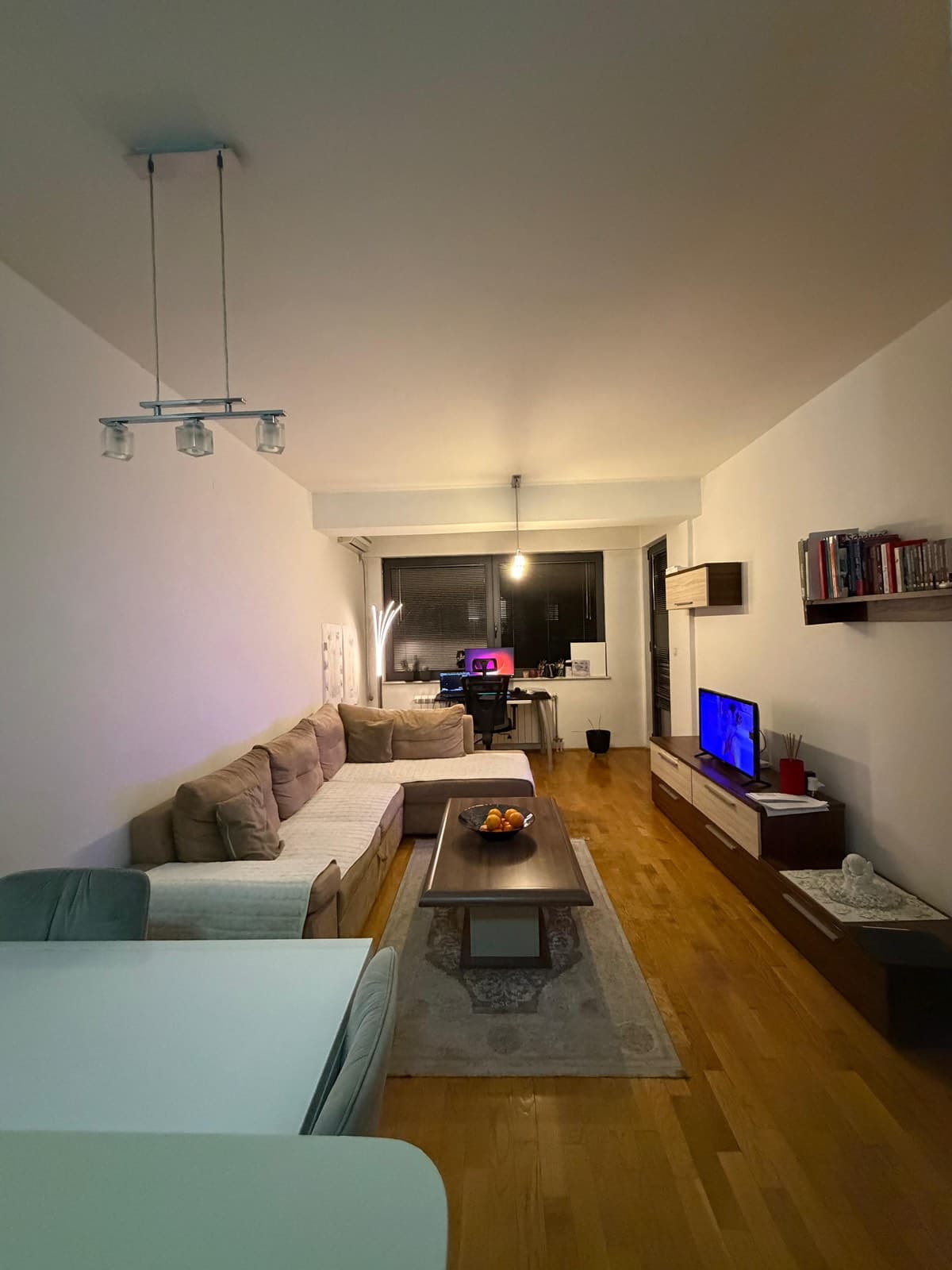 Комплетно опремен стан 50м2 во Дебар Маало - За Изнајмување - Центар - Слика 1