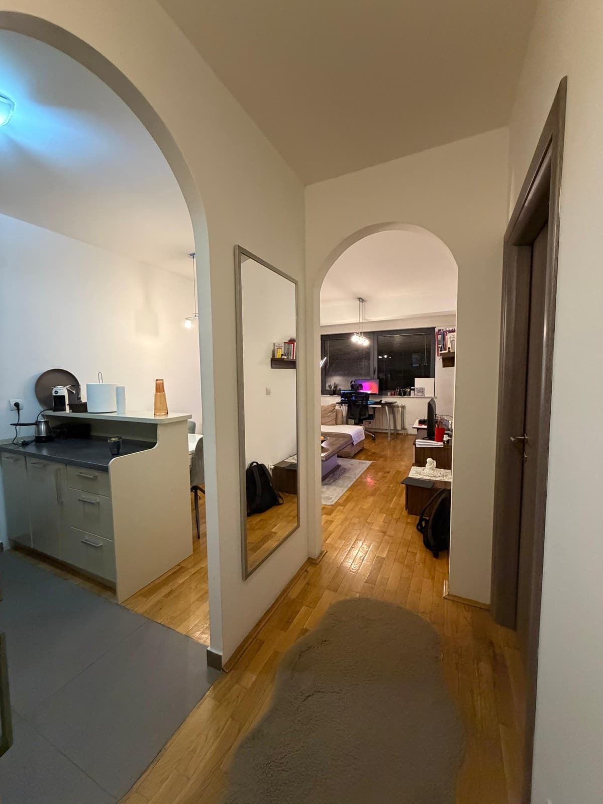 Комплетно опремен стан 50м2 во Дебар Маало - За Изнајмување - Центар - Слика 3