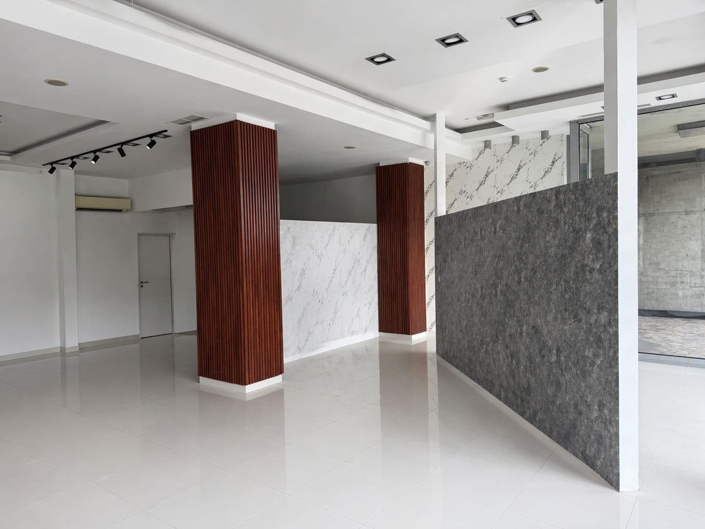 Се изнајмува деловен простор во Центар - За Изнајмување