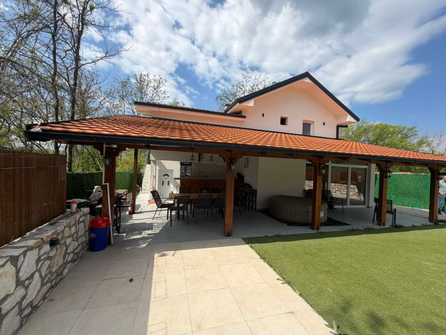 Куќа 240м2 со простран двор - 2