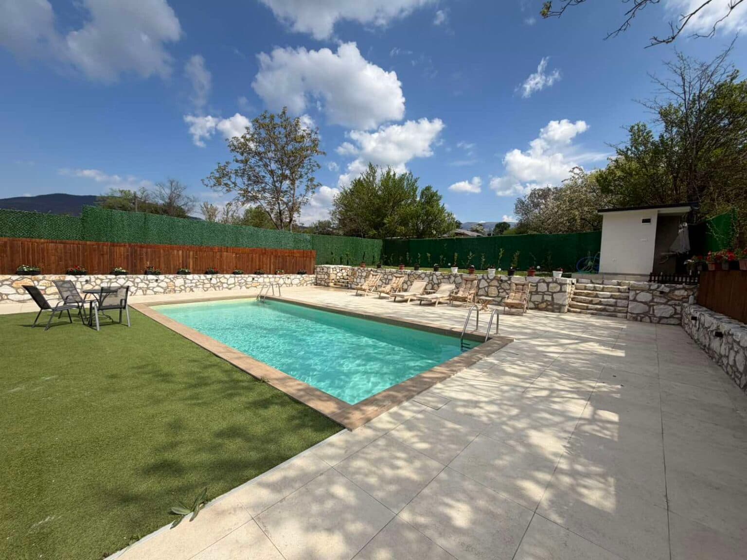 Куќа 240м2 со простран двор - За Изнајмување - Чучер - Сандево - Слика 4