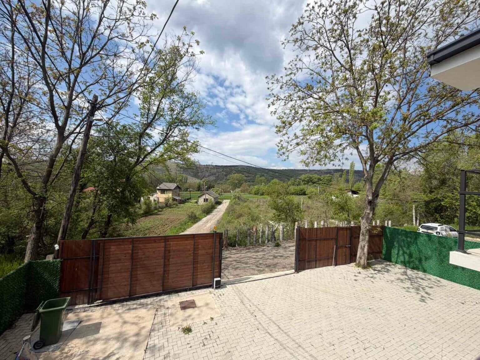 Куќа 240м2 со простран двор - За Изнајмување - Чучер - Сандево - Слика 7