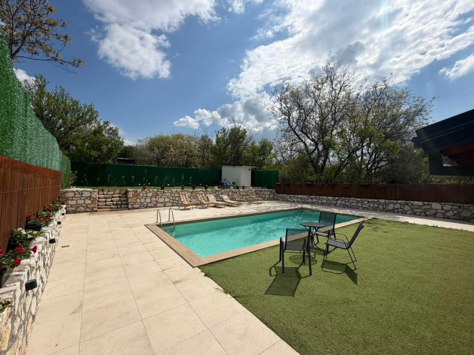 Куќа 240м2 со простран двор - За Изнајмување - Чучер - Сандево - Слика 8