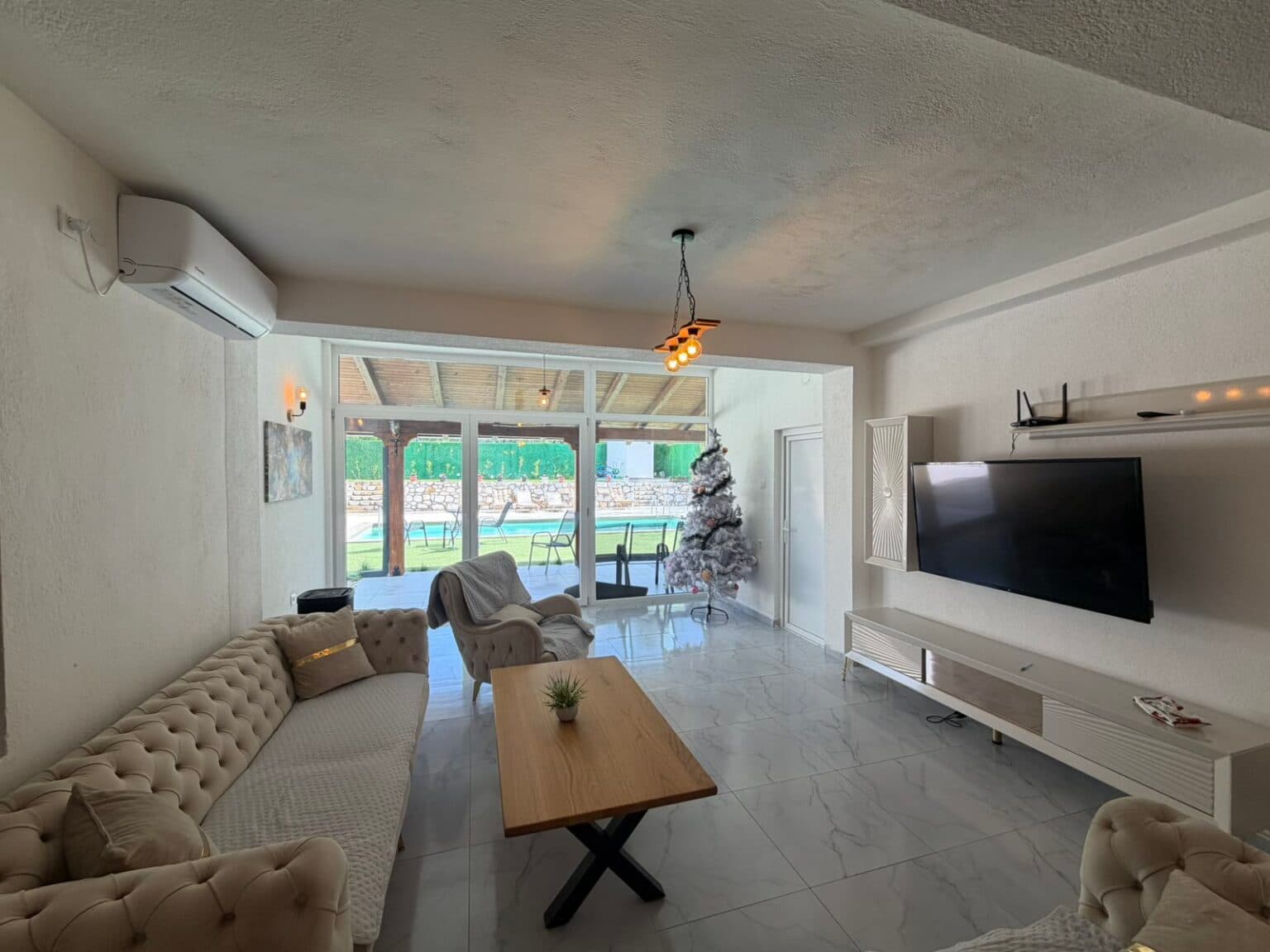 Куќа 240м2 со простран двор - За Изнајмување - Чучер - Сандево - Слика 14